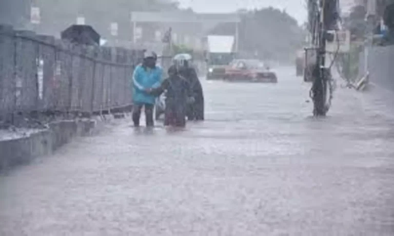 386699-ap-rain-alert-1