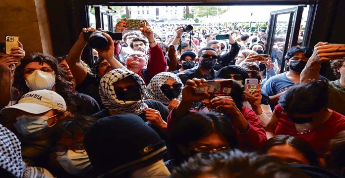 Khakis-brutality-against-protesters-696x360-1
