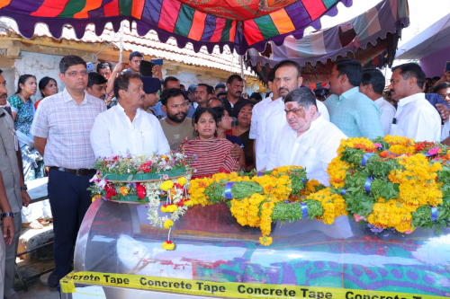 We-will-support-the-constables-family-Minister-Ponnam