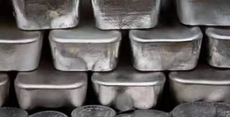 1882558-silver